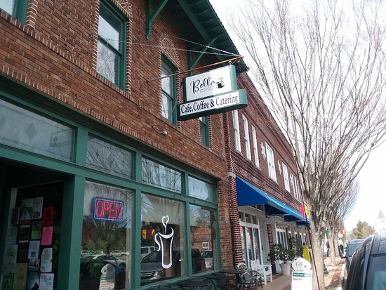 Bella’s Café storefront on Middle Street in New Bern